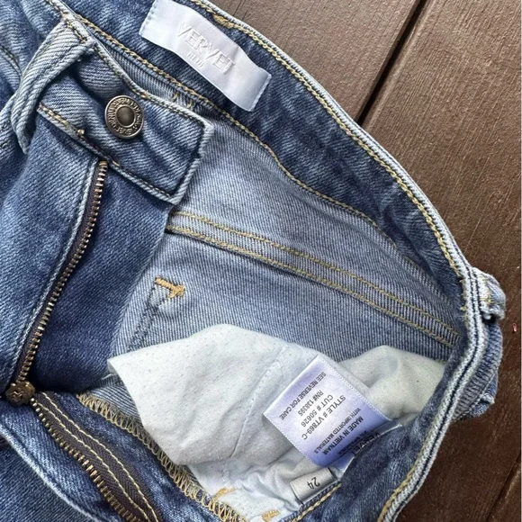 Vervet High-Waist Jeans - Picture 3 of 3